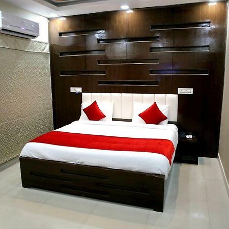 Hotel Eurasia Zirakpur Экстерьер фото