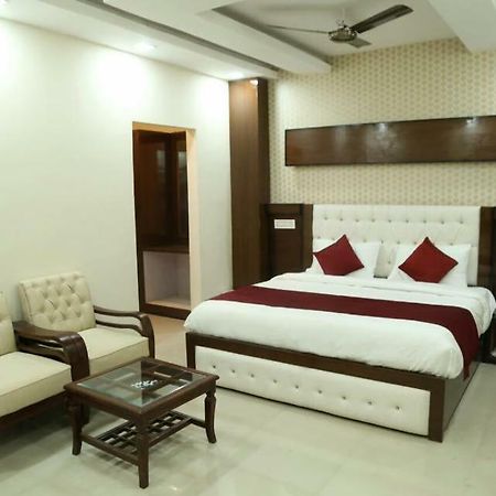 Hotel Eurasia Zirakpur Экстерьер фото